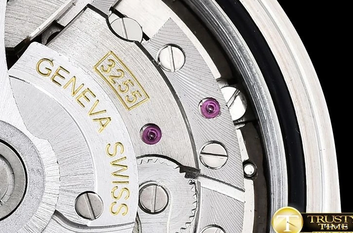 0321 RDD0207F – DayDate Compact 677